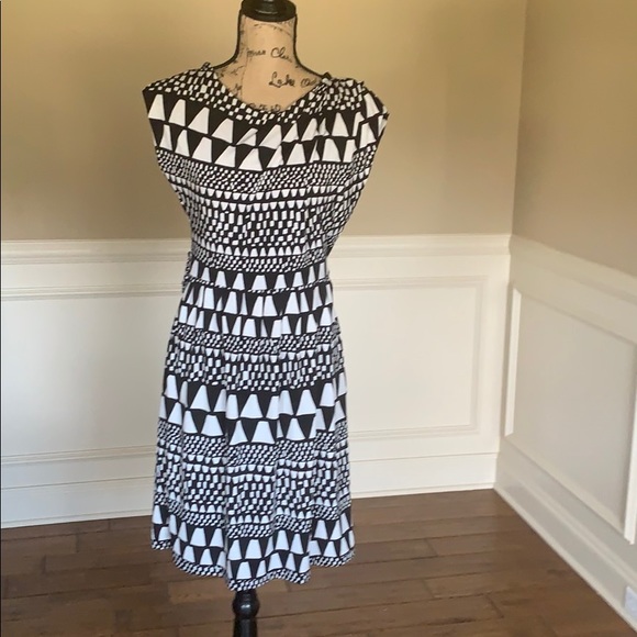 Vince Camuto Patterned Sleeveless Dress EEUC - Picture 7 of 8